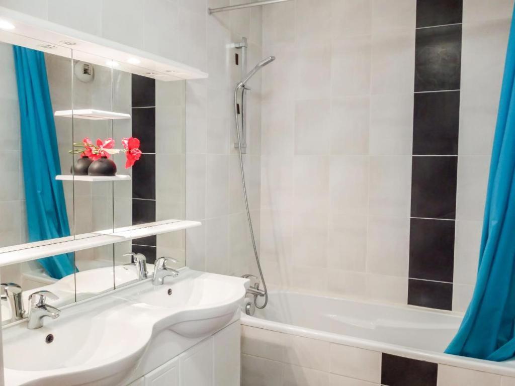 Vert Paradis - Vue Apaisante Sur Golf, Pins Parasols, 2E Etage - 80 M2 Dont Terrasse Avec Pergola, 2 Chambres, 3Et Iles, 3 Clim, Wifi - Piscine, Parking Et Park A Velos, Ascenseur - En Option Linge, Menage - Pistes Cyclables, Mer A Proximite Saint-Cyprien  Exterior photo