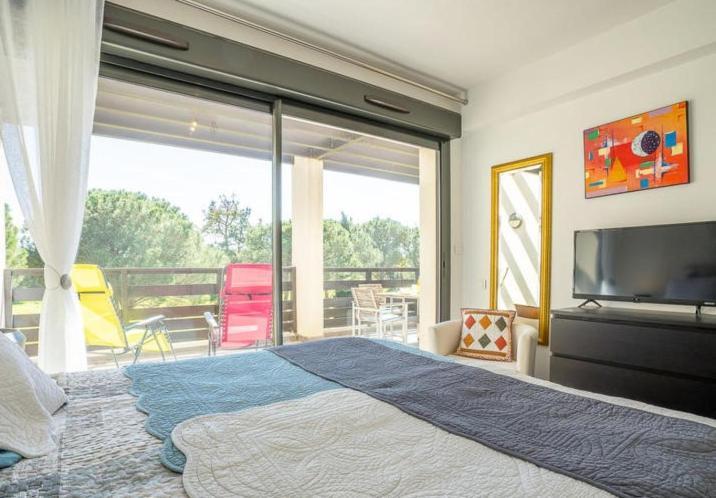 Vert Paradis - Vue Apaisante Sur Golf, Pins Parasols, 2E Etage - 80 M2 Dont Terrasse Avec Pergola, 2 Chambres, 3Et Iles, 3 Clim, Wifi - Piscine, Parking Et Park A Velos, Ascenseur - En Option Linge, Menage - Pistes Cyclables, Mer A Proximite Saint-Cyprien  Exterior photo